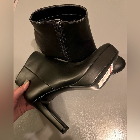 NWT! 👀 NINE WEST PUMPS! MINT! 5 ⭐️ REVIEWS ON MULTIPLE SITES! NEVER WORN! - Picture 4 of 8